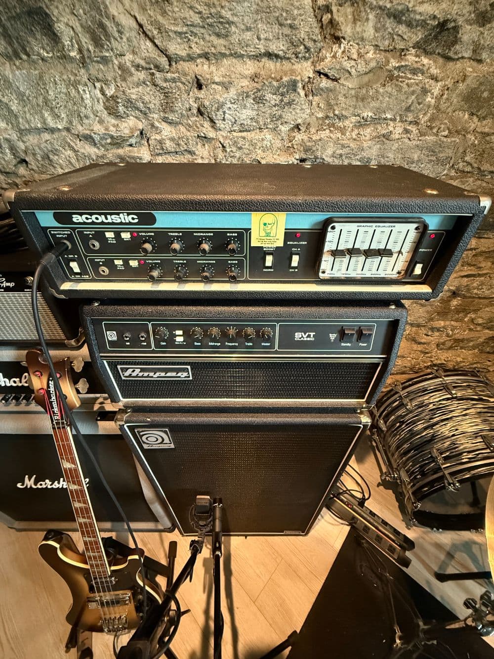 Acoustic 320 with Ampeg Cab
