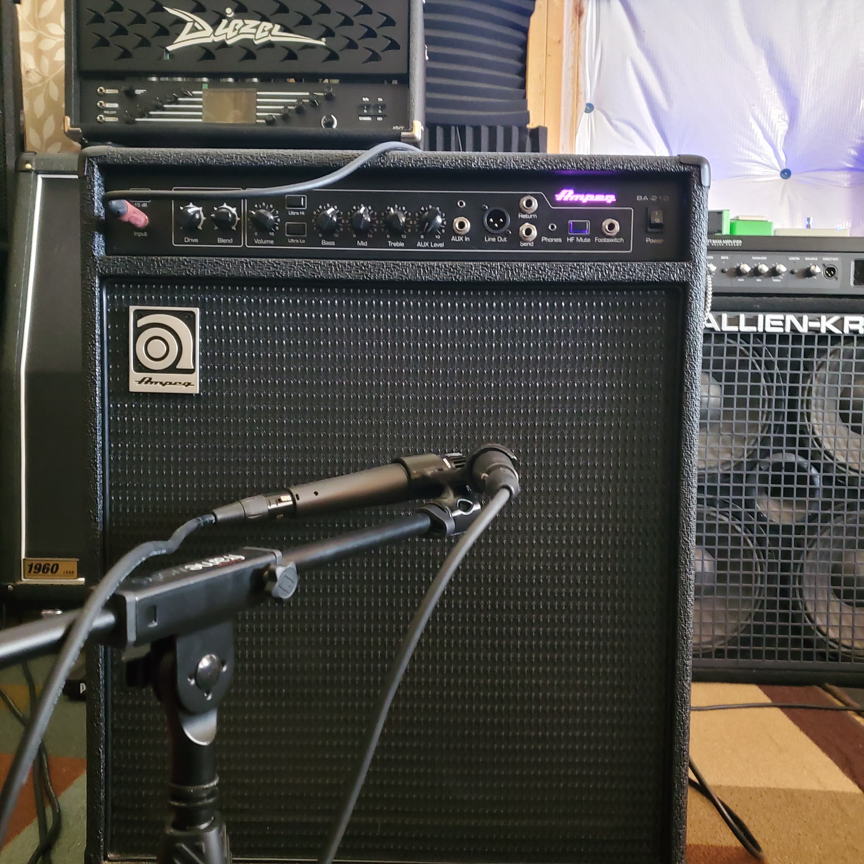Ampeg BA-210 V2 Bass Amp Combo — Amp Head