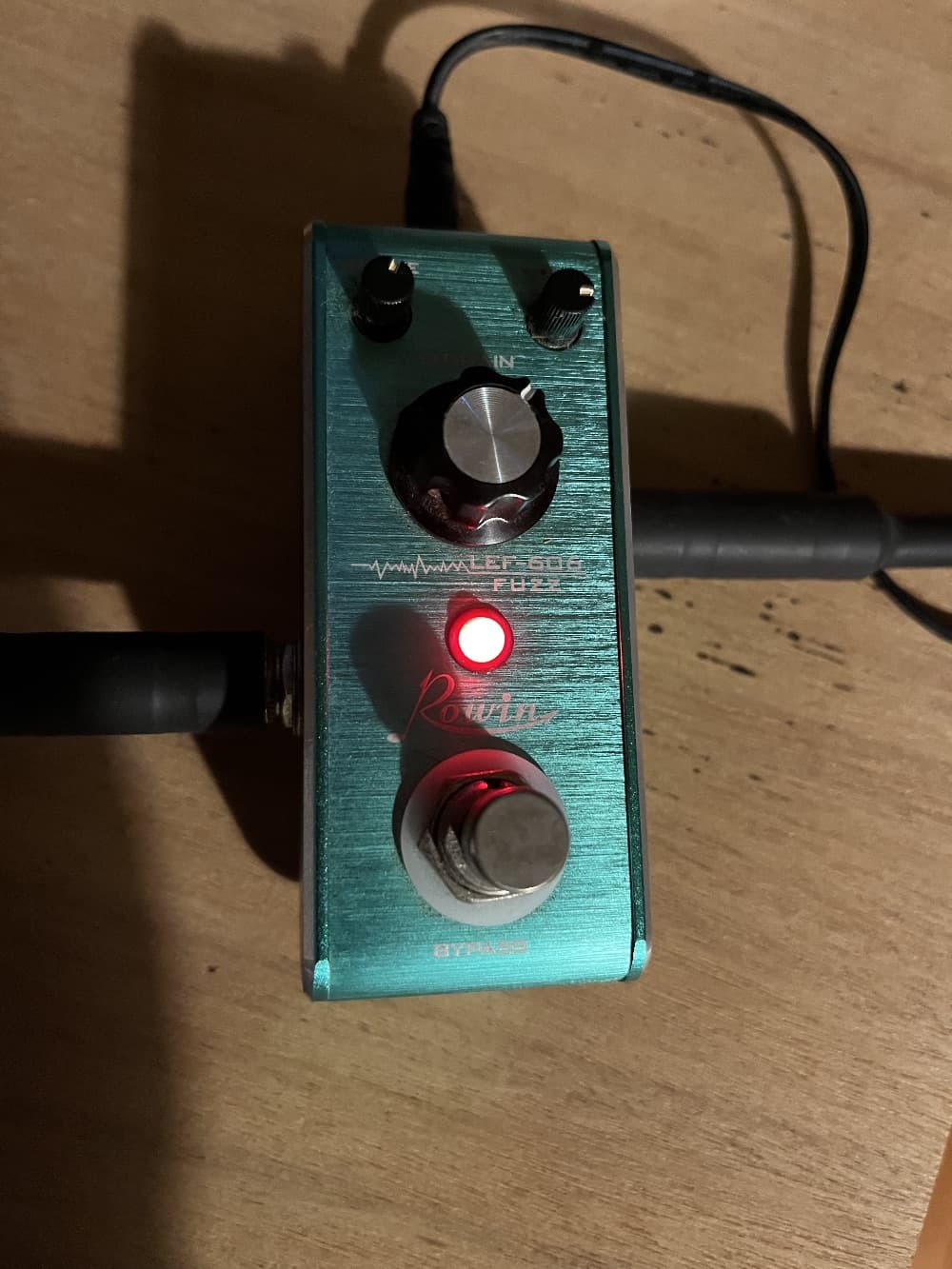 Rowin LEF606 fuzz pedal