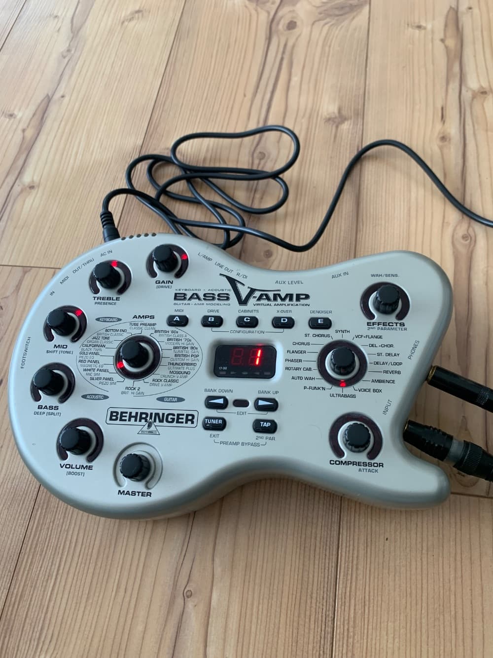 Behringer BASS V-AMP