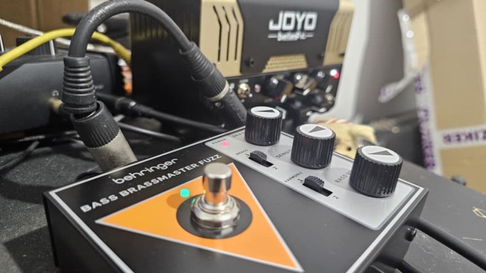 Behringer Brassmaster Fuzz + Joyo bantamp METEOR II