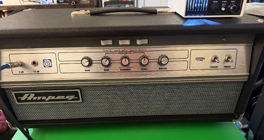 Ampeg V-4B