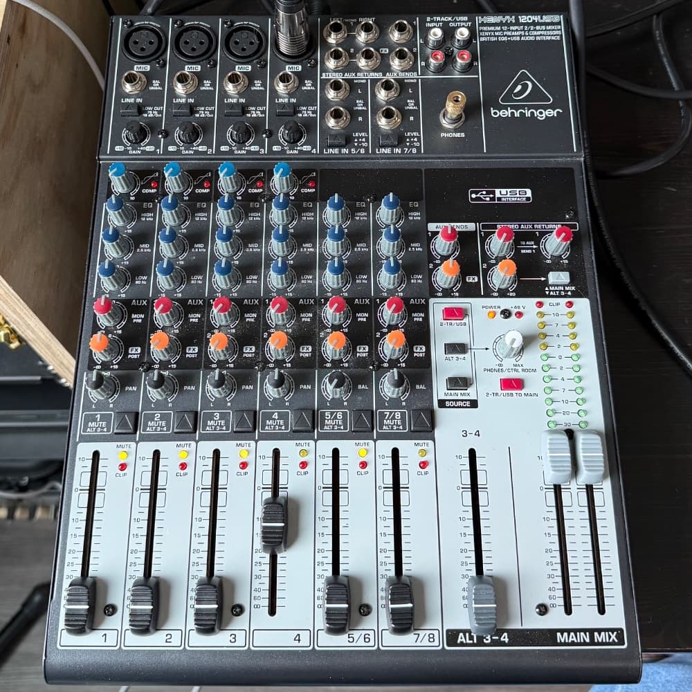 Behringer XENYX 1204USB