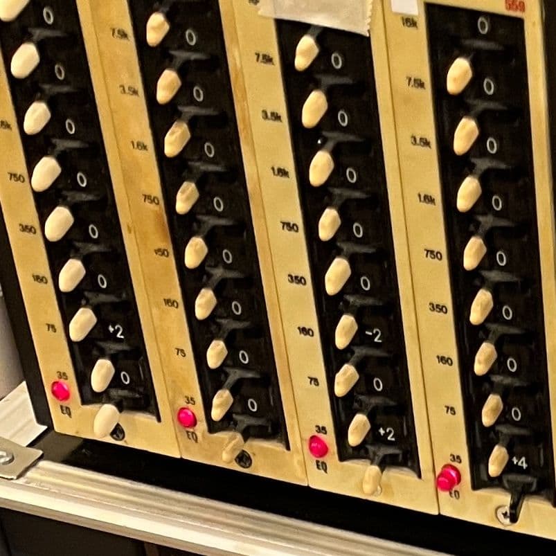 Tokyo Studio Capture – APSI 559 Pair Vintage Discrete EQ
