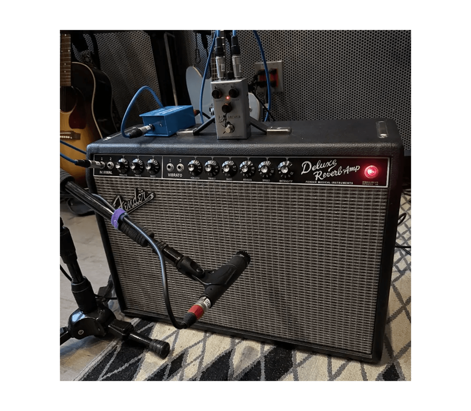 fender deluxe reverb with a mic