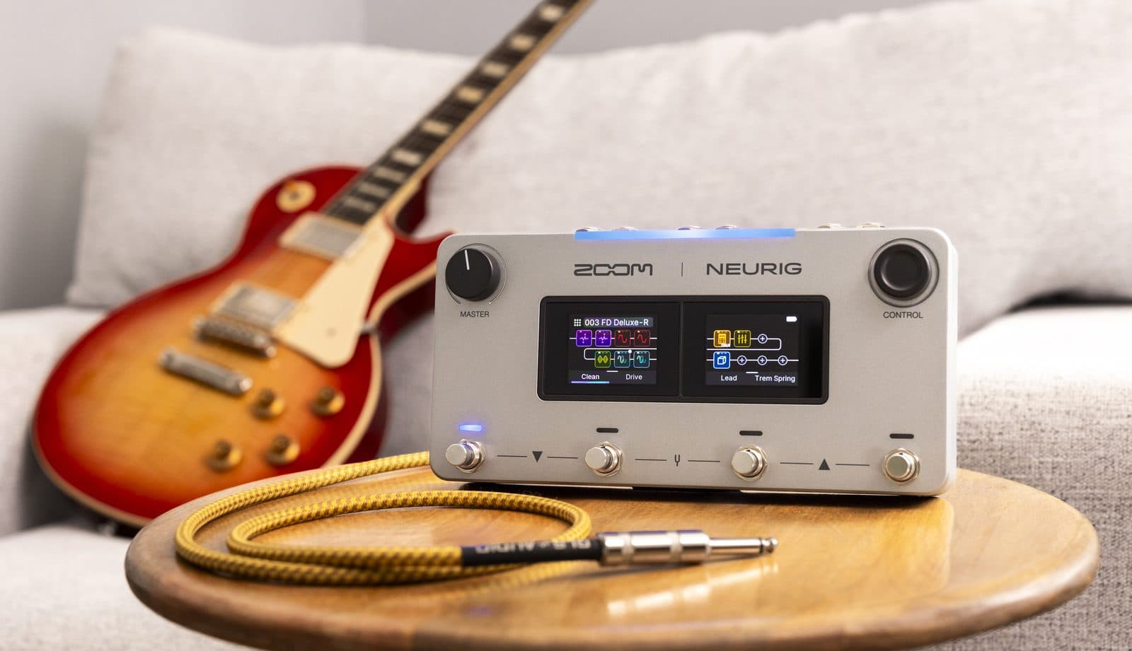 ZOOM NEURIG with a guitar at home